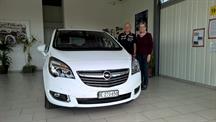 Familie Schweizer aus Niederbipp mit Ihrem Opel Meriva